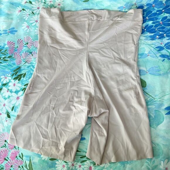 Red Hot Spanx High Waisted Shorts - L - Picture 4 of 7